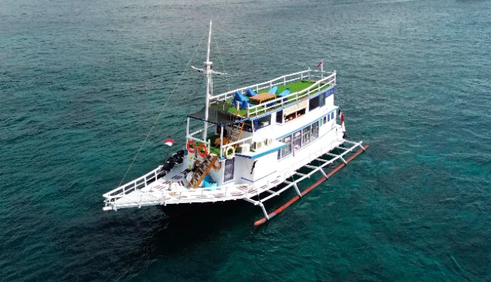 2D1N 3 ISLAND PHINISI LIVEABOARD