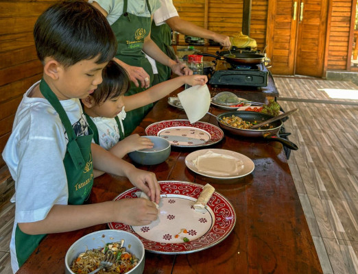 Family & Kids Cooking Class Package (07:30)