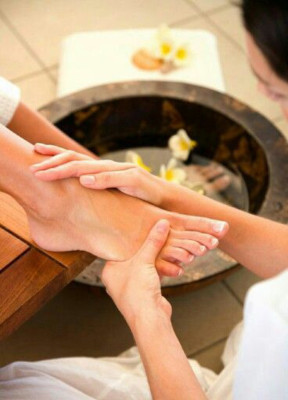 Foot Scrub (Callus) – Smooth & Soft Foot Care Bali