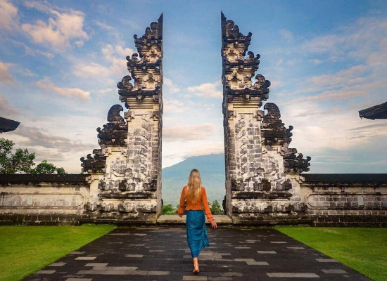 Gate of Heaven, Waterfall and Swing Tour