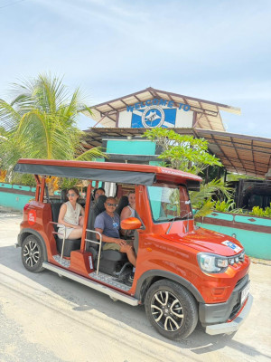 Lembongan Island Cruiser: Automatic 4-Seater Buggy for Rent