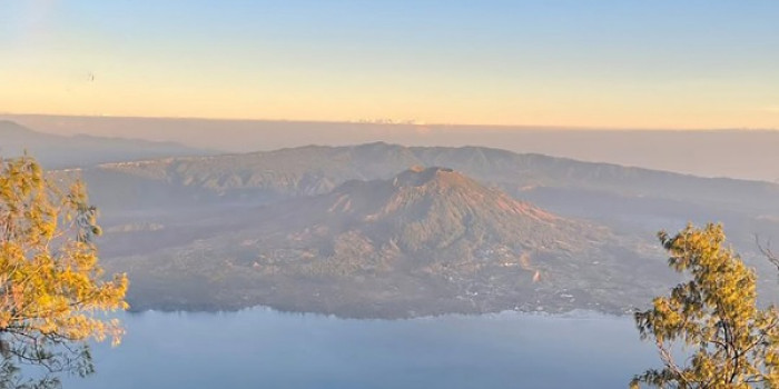 MOUNT ABANG SUNRISE TREKKING
