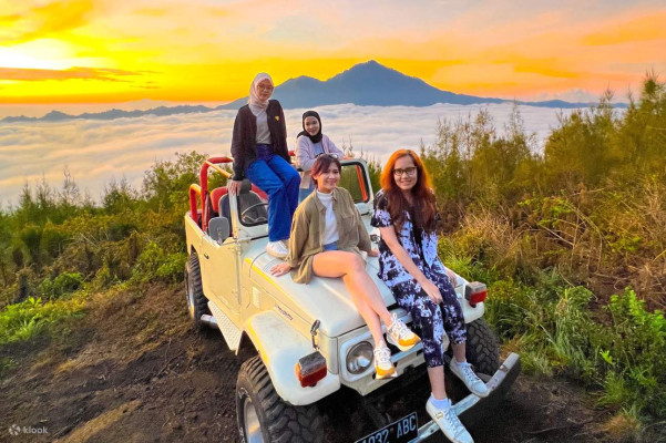 Mount Batur: Private Sunrise Jeep Tour & Natural Hot Spring