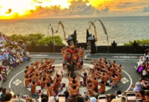 Nusa Dua & Uluwatu Sunset Tour – Beach, Temple & Kecak Experience