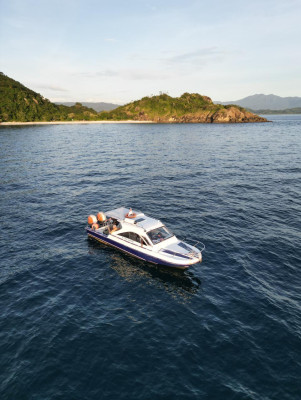 ONE DAY TOUR BY SPEED BOAT