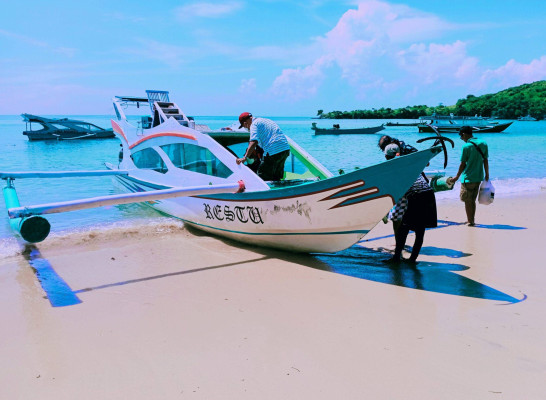 Pink Beach Tour