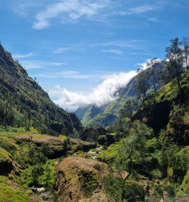 RINJANI TREKKING VIA SENARU