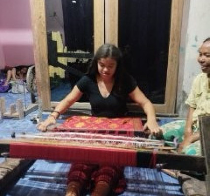 Traditional Sarong Weaving Experience