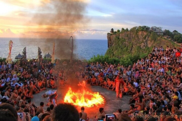 Uluwatu Temple & Kecak Fire Dance Show